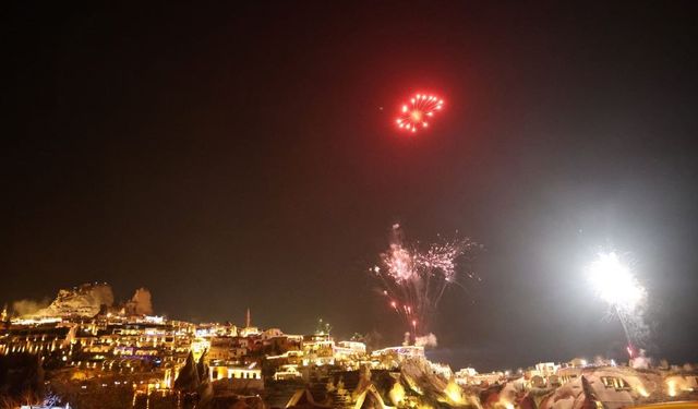 Kapadokya Yeni Yıla Havai Fişek Gösterileri İle Girdi