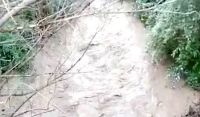 Sağanak yağış Yeşilhisar'da su taşkınına neden oldu