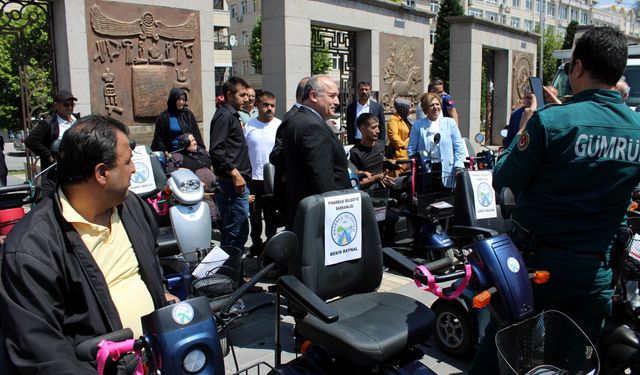 Engelli vatandaşlara 84 akülü, 50 tekerlekli sandalye dağıtıldı