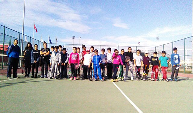  “Erciyes'in çocukları tenis oynuyor”