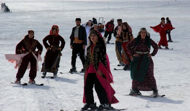 Türkiye’de ilk kayaklı defile Erciyes’te yapıldı 