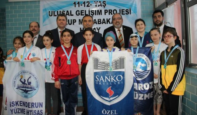 Yüzme şampiyonası grup müsabakaları İskenderun’da başladı 