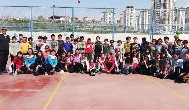 Talas Toki Şehit Levent Çetinkaya Ortaokulu hentbol çalışmalarına başladı 
