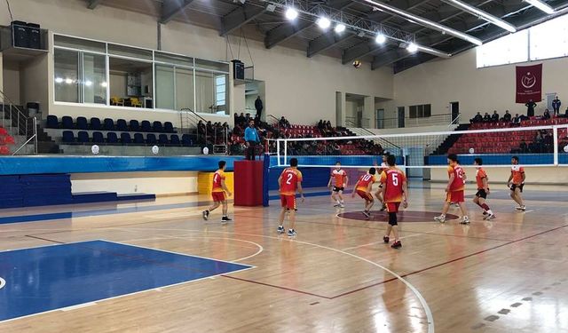 Okullar arası Voleybol heyecanı devam ediyor 