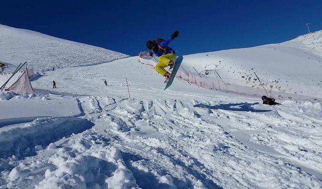 Ali Dağı’ndan snowboard ile kaydı 