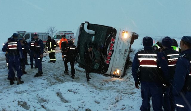 Pınarbaşı’da yolcu otobüsü devrildi: 27 Yaralı