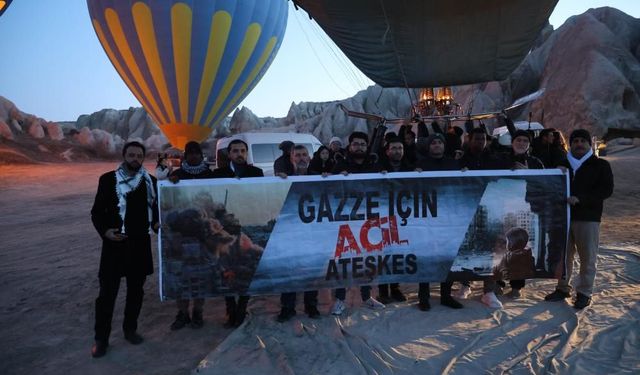 Kapadokya’da Balonlar ‘Savaşa Hayır’ Pankartlarıyla Havalandı
