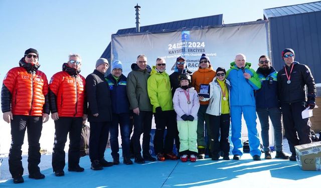 Diplomatik Kayak ve Snowboard Yarışı Erciyes’te Yapıldı