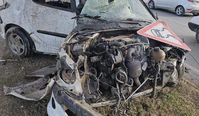 Feci Kaza: Kontrolden Çıkan Araç Hurdaya Döndü!
