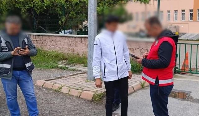 Kayseri Polisi Çocuklara Sigara Satanları Affetmedi!