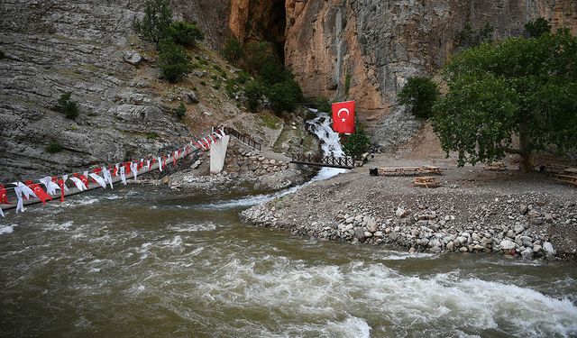 Gitmeyen Pişman Olacak! Kayseri'nin Doğa Harikası Ziyaretçilerini Bekliyor