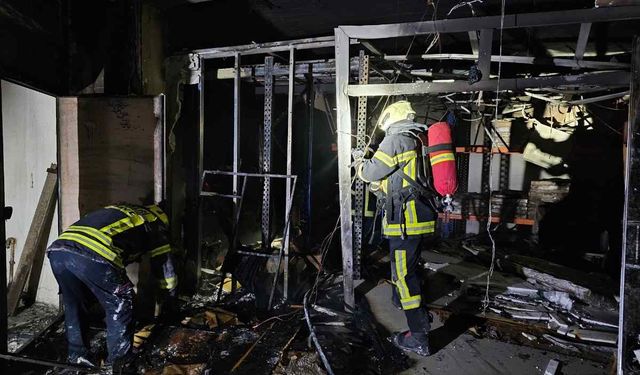 Kayseri’de bir mobilya mağazasında yangın çıktı! 5 öğrenci zehirlendi