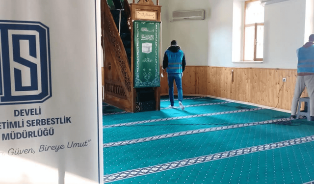 Kayseri’de denetimli serbestlik yükümlüleri camide harekete geçti!