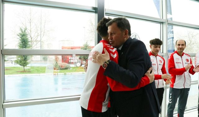 Kayserili sporcu Hüseyin Emir Cünedioğlu dünya ikincisi oldu!