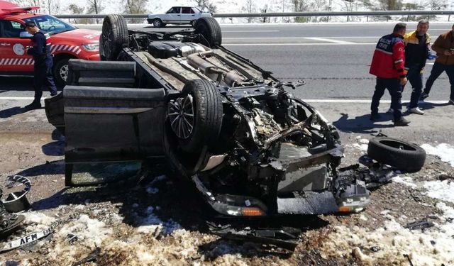 Kayseri yolunda korkutan kaza: Otomobil takla attı, 2 Yaralı