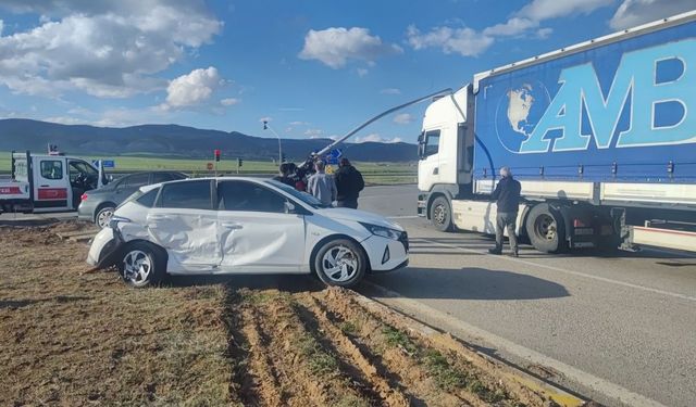 Kayseri yolunda kaza: 3'ü çocuk 6 yaralı