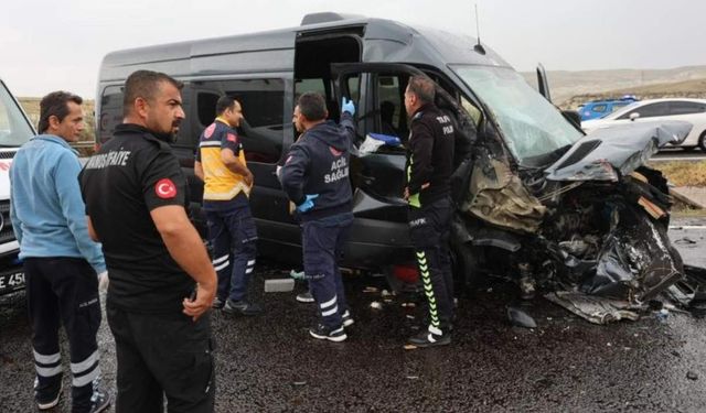 Kayseri yolunca feci kaza: 3'ü ağır 7 kişi yaralandı