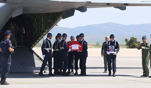 Komşuya şehit ateşi düştü! Gözyaşları içinde son yolculuğuna uğurlandı