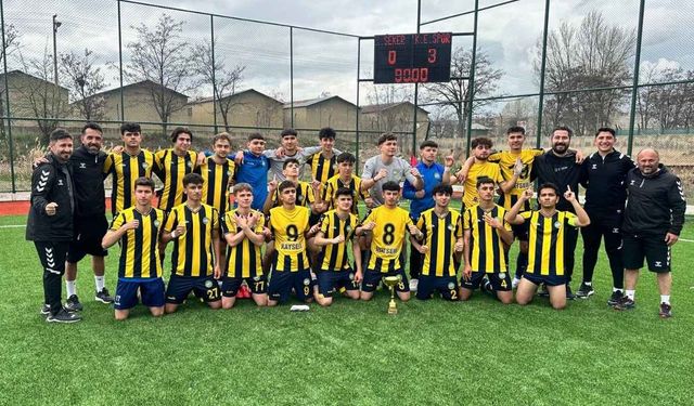 Talas Belediyespor'un büyük başarısı! Gençler yine zirvede