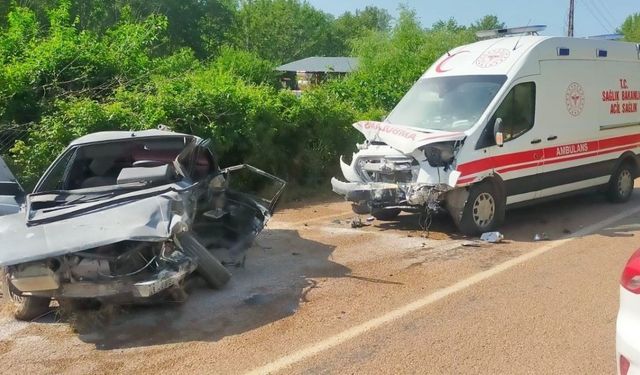 Ambulans ile otomobil çarpıştı! Ölü ve yaralılar var