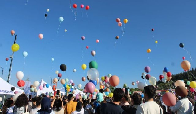Kayseri’de minik yüreğe büyük destek! Balonlar kanseri yenen Deniz'in zaferi için uçtu!