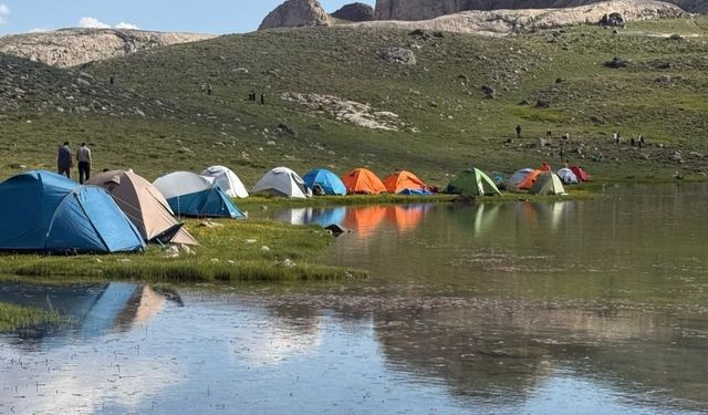 Kayserili dağcılardan nefes kesen tırmanış: 3 bin 524 metre yüksekte imza attılar!