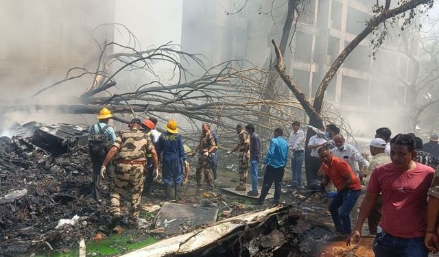 Hindistan'da yolcu uçağı düştü: 204 kişiye mezar oldu!