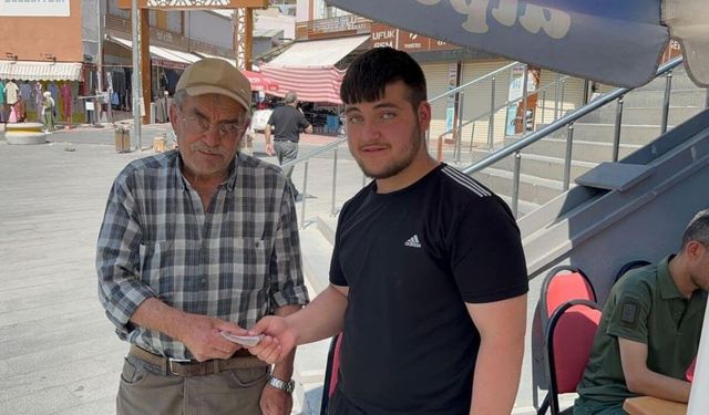 Suriyeli gencin ibretlik hareketi Develi'de takdir topladı