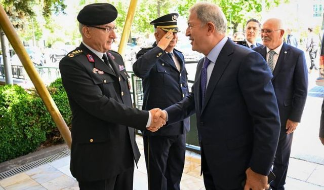 Uşak’ta siyasetin nabzı tutuldu: Hulusi Akar ve Taner Yıldız’la özel görüşme