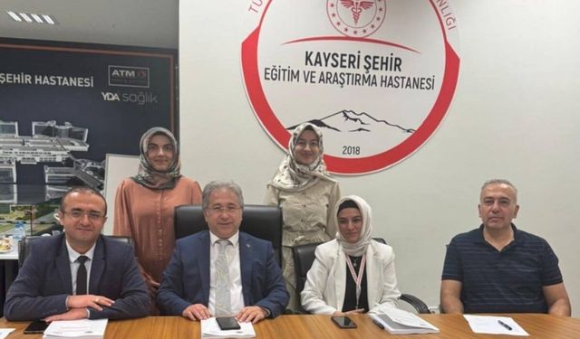 Kayseri Şehir Hastanesi’nde eski il sağlık müdüründen tebrik paylaşımı!