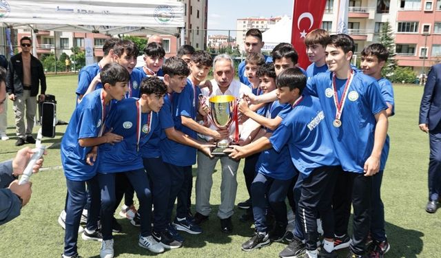 Talas Belediyesi'nden müjde: Ücretsiz futbol okulu başlıyor!