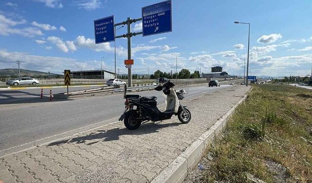 Tır elektrikli motosiklete çarptı! 1 ağır yaralı