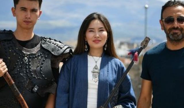 Kazak sanatçılar Kayseri Kalesi'nde buluştu!