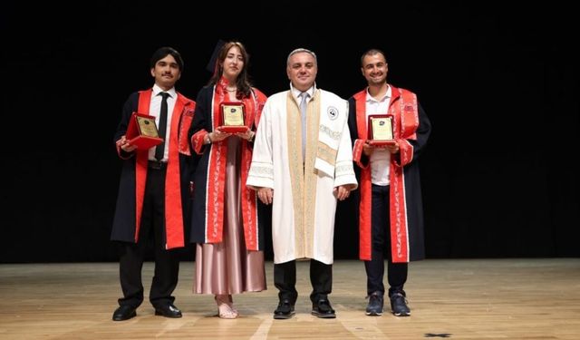 Erciyes Üniversitesi Edebiyat Fakültesi 421 mezun verdi!