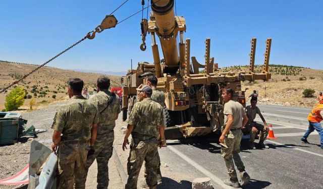 Kayseri yolunda askeri araç devrildi! Kazada 2 asker yaralandı