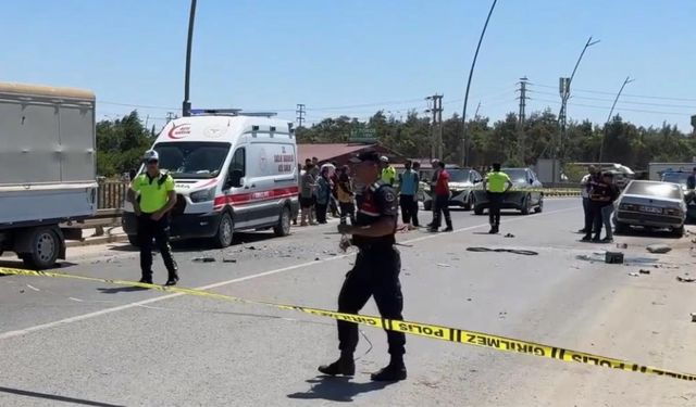 Otomobil ile kamyonetin çarpıştı! Feci kazada ölü ve yaralılar var