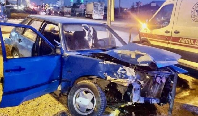 Korkutan kaza! TIR ile otomobil çarpıştı 3 yaralı!
