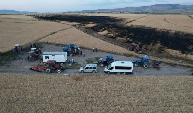 Kayseri'de 100 dönümlük arazide korkutan yangın: Traktörünü kapan yardıma koştu!