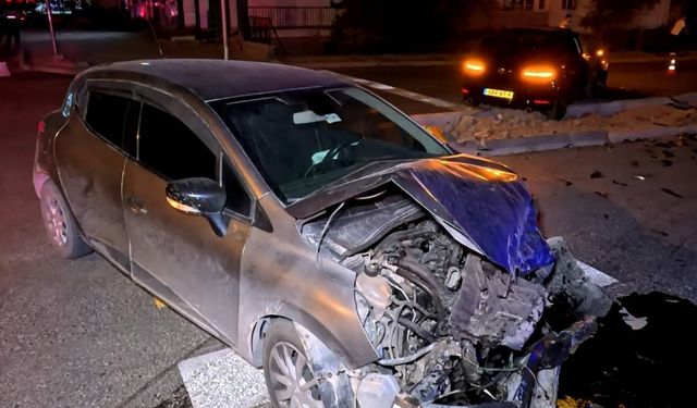 Aksaray’da kavşakta feci kaza: Otomobiller hurdaya döndü