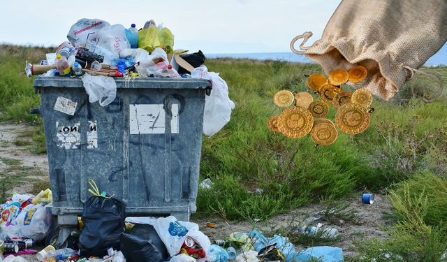 Annesine sürpriz yapmak için 500 bin liralık altını çöpe attı!