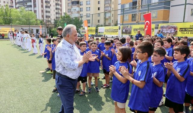 Kayserili Başkan açıkladı: Şehre yeni stadyum geliyor!