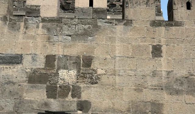 Kayseri Kalesi’nde Memlük İzi: Sultan Melik Nasır’ın Kitabesi Gün Yüzüne Çıkıyor