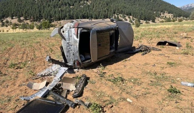 Kontrolden çıkan otomobil tarlaya devrildi 2 yaralı
