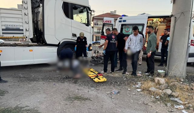 Tır ile motosiklet çarpıştı bir kişi hayatını kaybetti