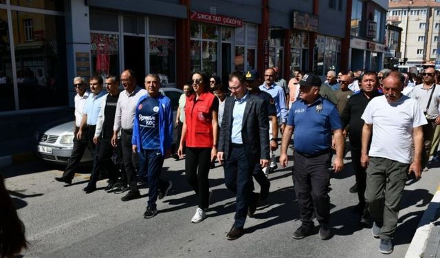 Tomarza’da ‘Bağımlılıkla Mücadele Yürüyüşü’ne yoğun ilgi