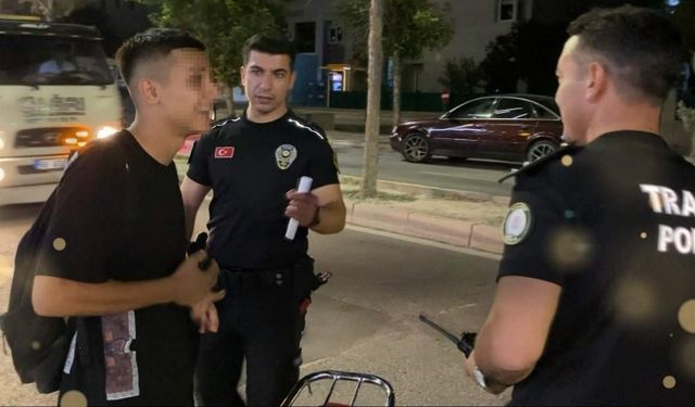 Yakından çekme çirkin çıkıyorum diyen plakasız motosiklet sürücüsü yüzleri güldürdü