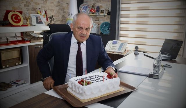 Kayserili başkan 65 yaşına bastı! Sürpriz pasta detayı dikkat çekti