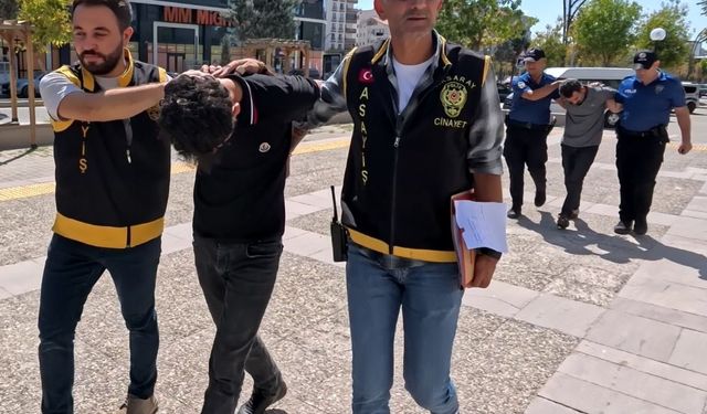 2’si polis 4 kişiyi yaralayan baba-oğul serbest bırakıldı
