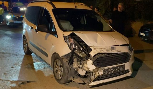 Aksaray’da hafif ticari araç ile kamyonet çarpıştı: 3 yaralı