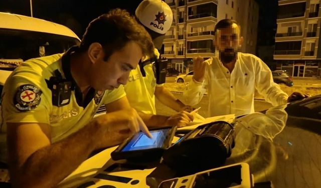 Aksaray’da 0.03 promil fazla alkolden ehliyetine el konulunca gazetecilere tepki gösterdi
